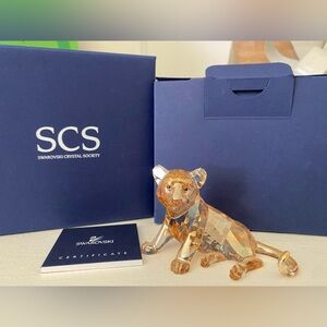 Swarovski Tiger cub sitting